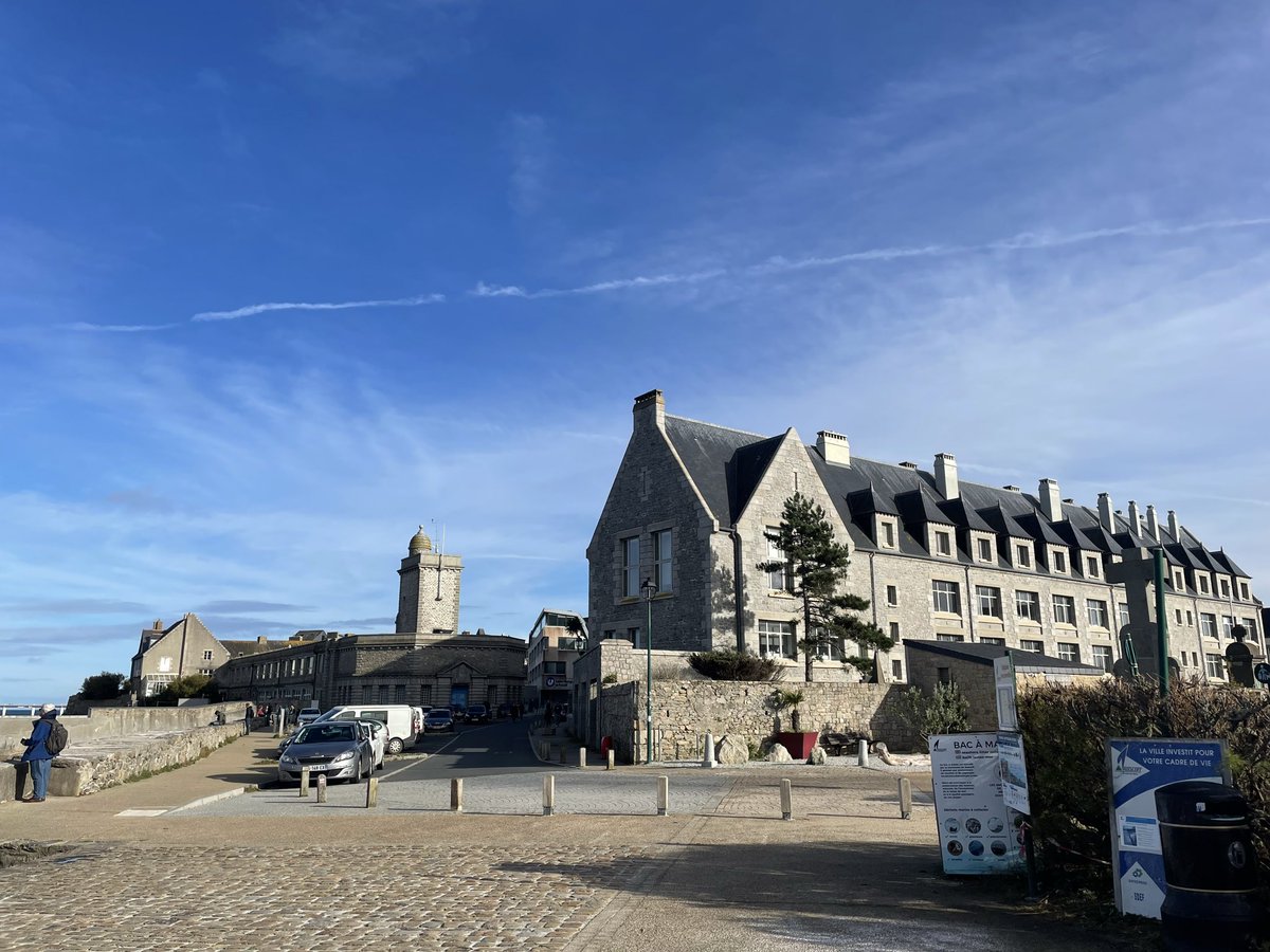 crazy_chipkali's tweet image. Enjoying terrific talks and discussions on #speciation in #roscoff this week! Such a beautiful coast :-)