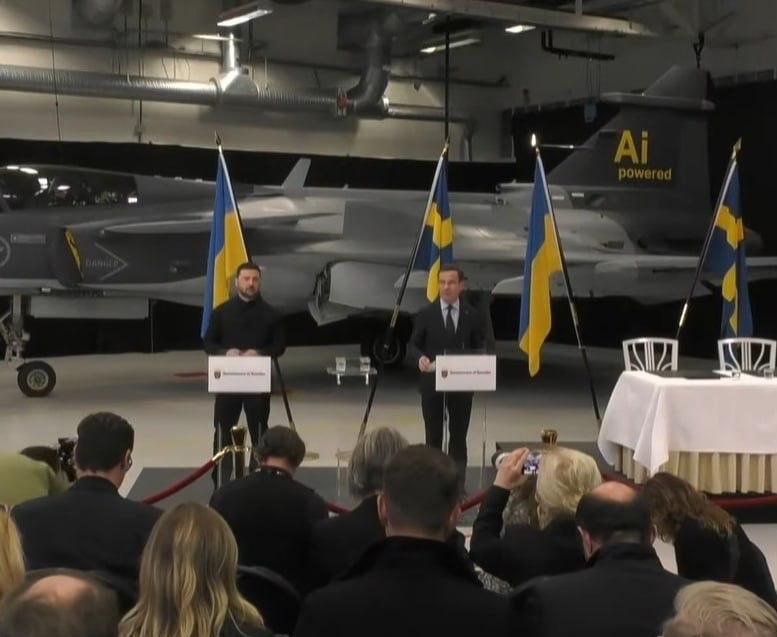 ⚡️#Ukraine and #Sweden have signed an agreement of intent to purchase 100-150 new JAS 39 Gripen E fighter jets for the Ukrainian Air Force

“This agreement is not aimed at any specific deliveries at this point. About 120-150 Gripen E series fighters,