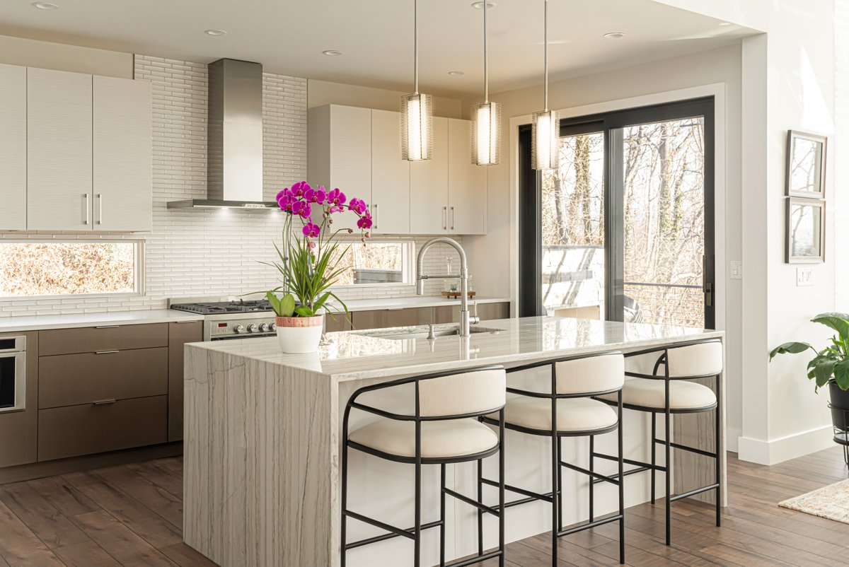 The 10 Most Popular New Living Spaces Right Now
Neutrals, textures and bold accents shine in these most-saved new living rooms on Houzz.
This Trending Now story features the most-saved photos of living spaces...
houzz.com/magazine/the-1…