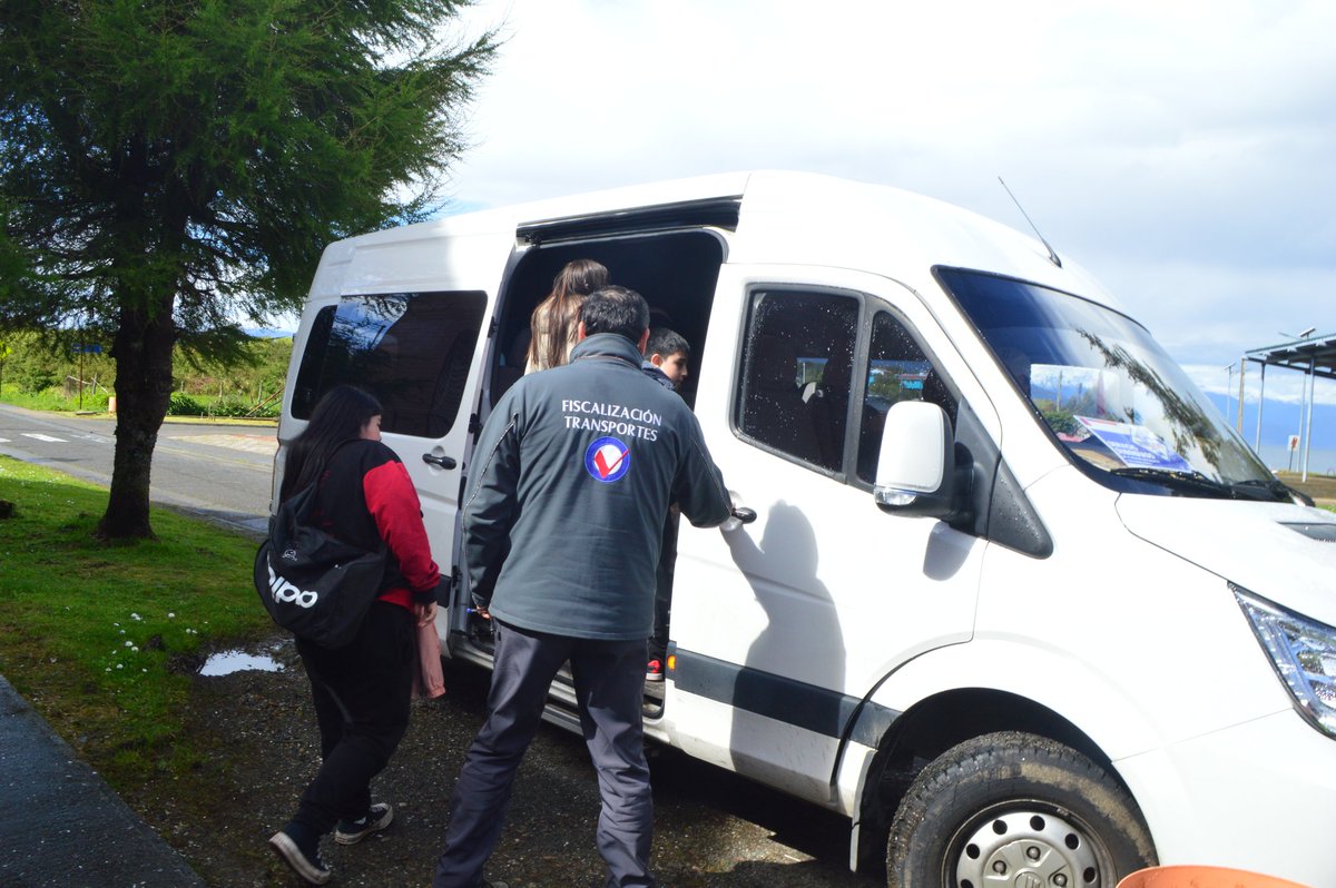 MTTAysen's tweet image. Intensa jornada de trabajo en el Islas Huichas🌊

En operativo @Fisca_MTT @DTPRegional se controlaron transportes subvencionados que atiendene a habitantes de Puerto Aguirre, Estero Copa y Caleta Andrade  

#ChileMejorConectado
#FiscalizarEsProteger