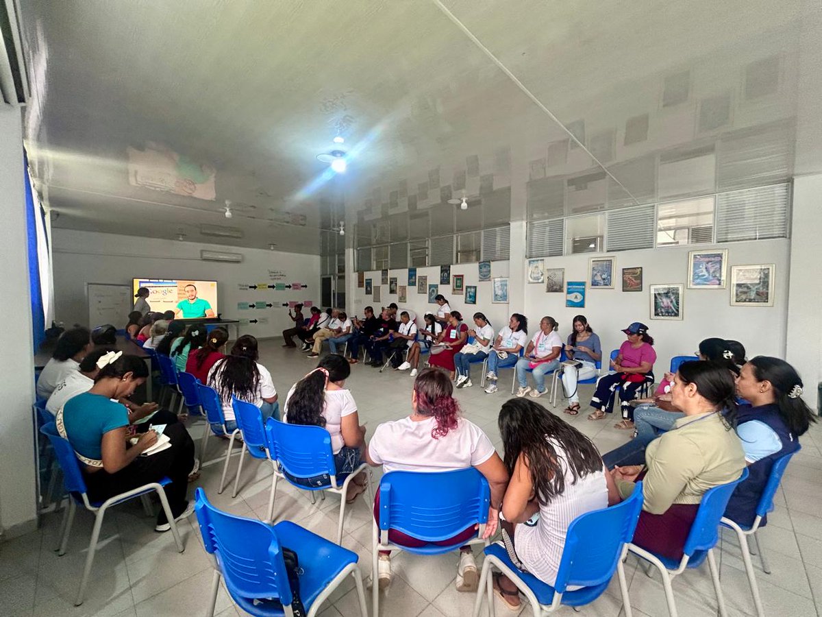 Continuamos un ejercicio de reconocimiento de problemáticas y la formulación de iniciativas para el bienestar de los territorios en Arauca. 🙌🏻

68 integrantes de la red comunitaria participaron en la definición de acciones, lo cual fortalece los lazos entre la comunidad y la