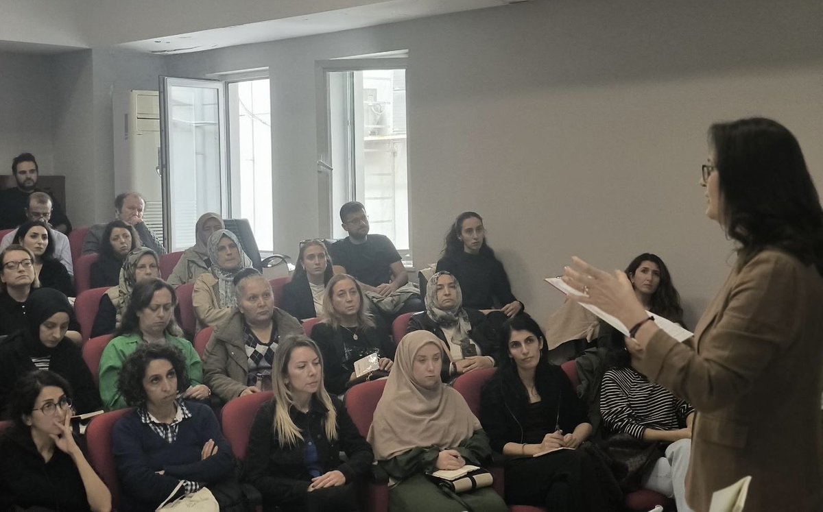 İlçe Koordinatörümüz Hediye Sarılı’nın sunumu ve okul proje koordinatör öğretmenlerimizin katılımıyla “Geleceğin Yazarları Projesi-Sene Başı Bilgilendirme Toplantısı” yapıldı.
Bu yıl 84 okulumuzda yürütülecek proje ile ilgili yapılacak çalışmalar hakkında bilgilendirme yapıldı.