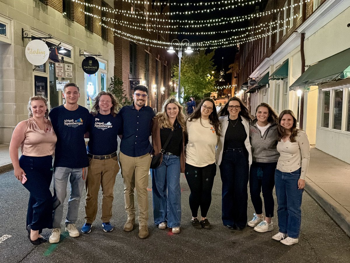 cvilleayd's tweet photo. 13 days to go! 🚨 CAYD members had an incredible night at the Charlottesville rally with @SpanbergerForVA , @PeteButtigieg , and @BillNye! Let’s finish strong and get out the vote! https://t.co/FaVLP7P8XH