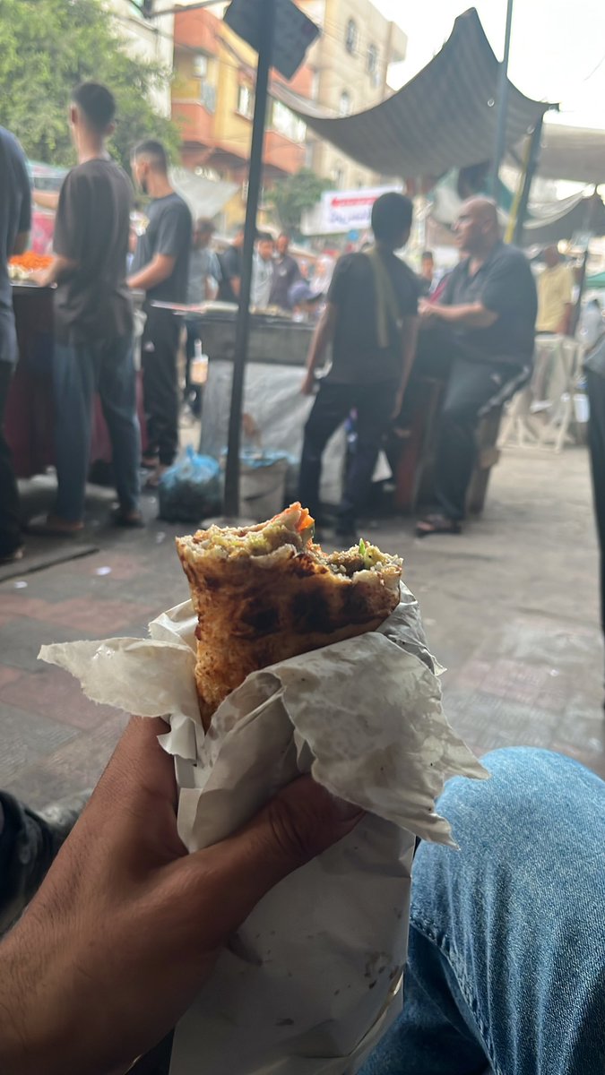 Falafel sandwich 🥹🥹🥹 after 10 months of deprivation, I can't describe it.