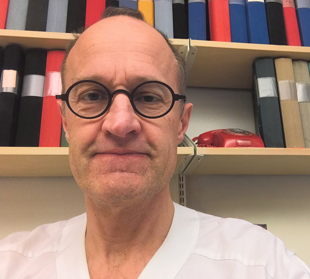 CSkronoberg's tweet photo. Fredrik Liedberg överläkare samt professor vid Lunds universitet får vårt Forskningsstipendium 2025 på 250 000 kr för sin forskning om blåscancer. Växjö sjukhus och Ljungby sjukhus deltar aktivt i studien. https://t.co/E5dYmL2scq