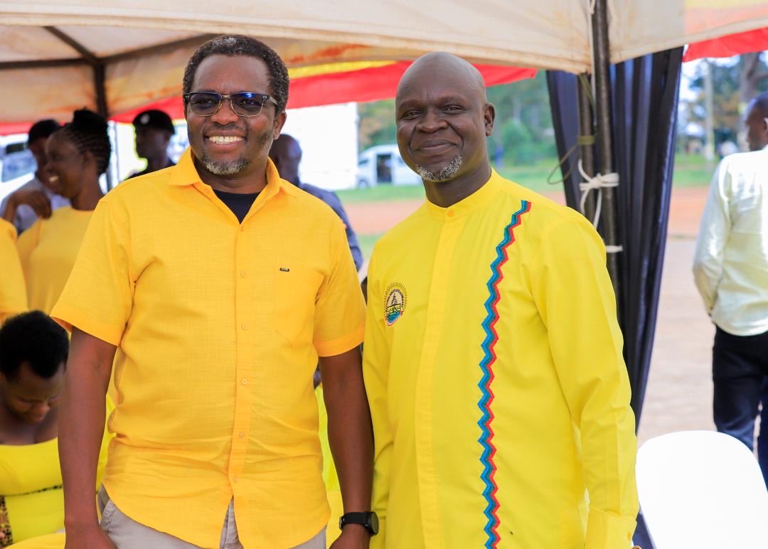 Ok, Fulends , say your mouth 😊. 
We are already here with Hon Mapinduzi and others, and the boss, Our leader and Chairman, HE General ⁦<a href="/KagutaMuseveni/">Yoweri K Museveni</a>⁩  is already here at Kaunda  ceremonial ground.  
Vote ⁦<a href="/NRMOnline/">NRM Party</a>⁩,vote ⁦<a href="/KagutaMuseveni/">Yoweri K Museveni</a>⁩