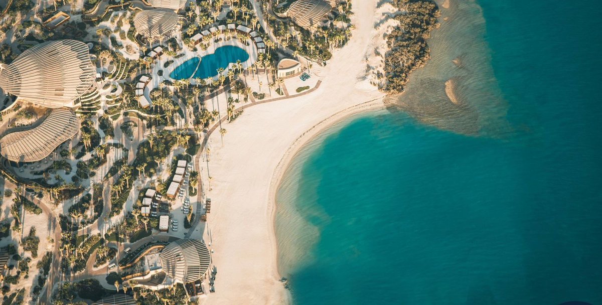 استقبل مطار البحر الأحمر الدولي <a href="/RedSeaGlobalAR/">البحر الأحمر الدولية</a> أولى رحلات الخطوط القطرية <a href="/qatarairwaysar/">الخطوط الجوية القطرية</a> القادمة من #الدوحة إلى #وجهة_البحر_الأحمر ✈️🏝️

— أبرز التفاصيل:

• تشغيل 3 رحلات أسبوعيًا بين الدوحة ووجهة البحر الأحمر
• تعزيز الربط الجوي ودعم حركة السياحة الفاخرة في المملكة
• المطار