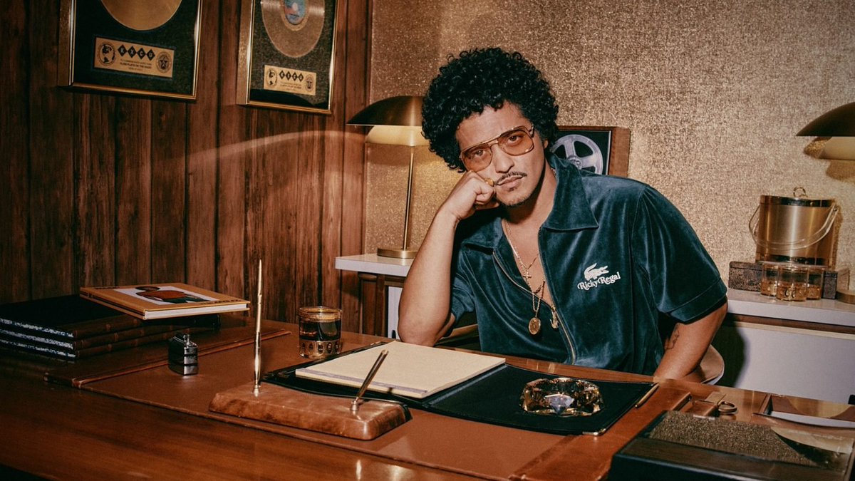 Sin duda la cultura urbana y de la moda se han inspirado en la música, el cine o el deporte 🏆

Sergio Tacchini, Lacoste, Fred Perry, Ellese... todos ellos procedentes del tenis

Desde René Lacoste (1) hasta Andy Murray (2) pasando por Amy Whinehouse (3) o Bruno Mars (4)