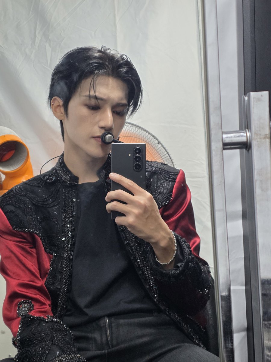 PWBreserva's tweet photo. #fromm_wooyo | 22.10.25

O concerto acabooou

*2 fotos*

ㅎㅎ nós demos um concerto depois de muito tempo

Foi tão divertido

Eu tive que

Voltar (ao hotel) e me lavar/tomar banho, é claro

(+) https://t.co/rGJZJ8gEnC