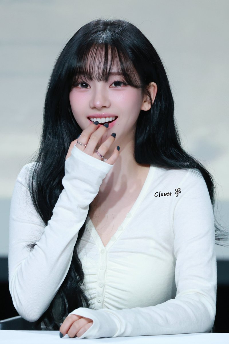 hourly karina tweet media