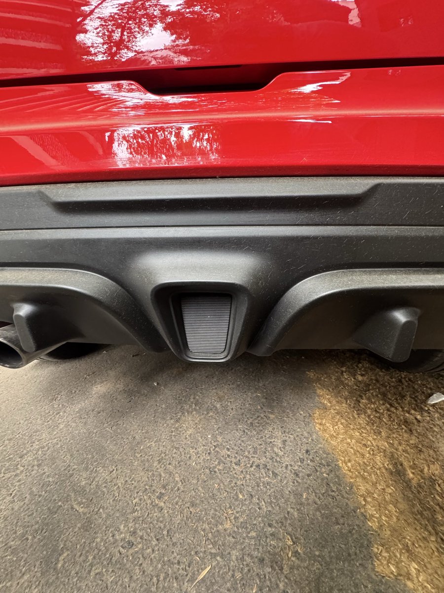 elguisodebagre's tweet photo. Nueva razón para tener una Pulse Abarth, agarrar ese cuadrado en el deflector trasero y ponerle un faro de freno como si fuese un fórmula 1. https://t.co/s8YaLbgAD1
