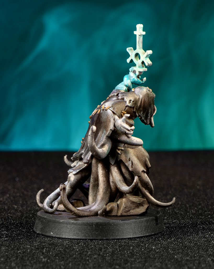 Let’s take a closer look at the Swarm Carrier — one of the most haunting and atmospheric miniatures!

Twisted flesh, warped forms, and an eerie silence that seems almost alive.

Something is definitely wrong with this creature…

⚙️ Disciple of Tet’o – kickstarter.com/projects/dakka…