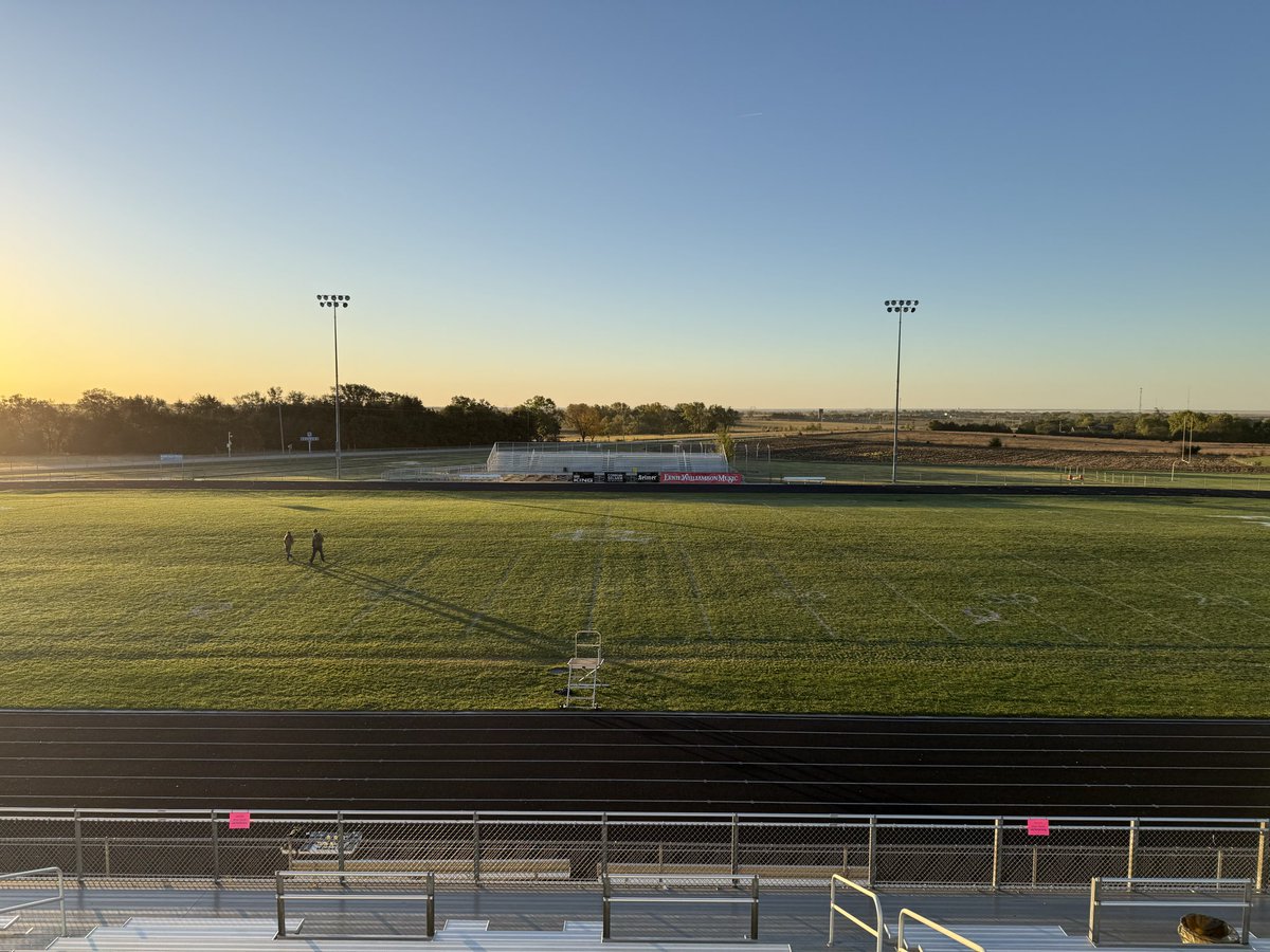 shawnknopp's tweet image. Another BEAUTIFUL day for marching band! I’m honored to be judging for the Bandtober Marching Festival. Let’s goooo! 🎶
#bandsonthemove
