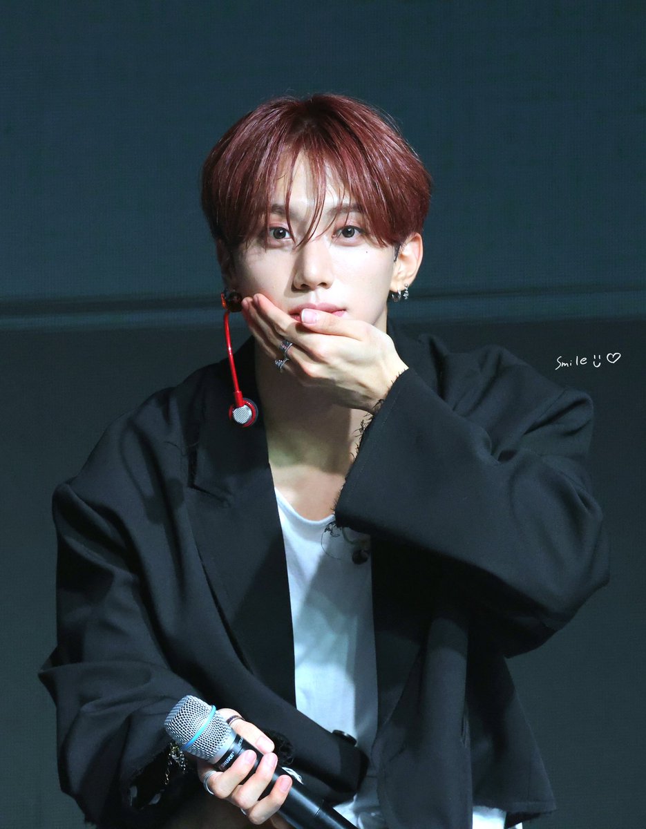 251022 𝙳𝙺𝙱 𝚝𝚑𝚎 𝟿𝚝𝚑 𝙼𝚒𝚗𝚒 𝙰𝚕𝚋𝚞𝚖 [𝗘𝗺𝗼𝘁𝗶𝗼𝗻] 발매기념
𝖣𝖪𝖡 𝖯𝖱𝖤𝖵𝖨𝖤𝖶 𝖲𝖳𝖠𝖦𝖤
귀요미야
#해리준 #HARRY_JUNE 
#한해리준 #HANHARRYJUNE
#다크비 #DKB #Emotion #Irony 
#20251023_6PM
