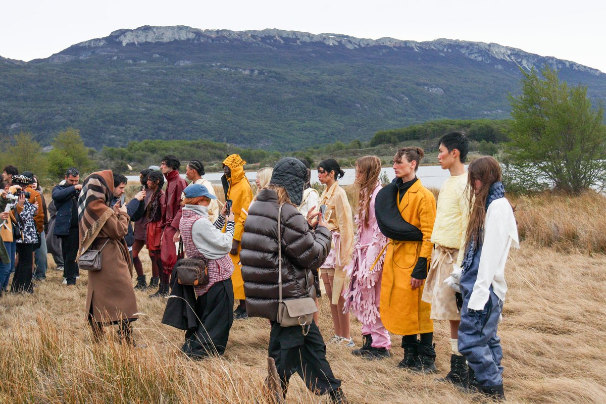 InFueTur's tweet image. El @InFueTur  acompañó la presentación de Designers BA 
En un entorno único como el Parque Nacional Tierra del Fuego , concluyó la 27ª edición de Designers BA. El evento reunió a prensa nacional e internacional, quienes difundieron la propuesta en su paso por el Fin del Mundo.