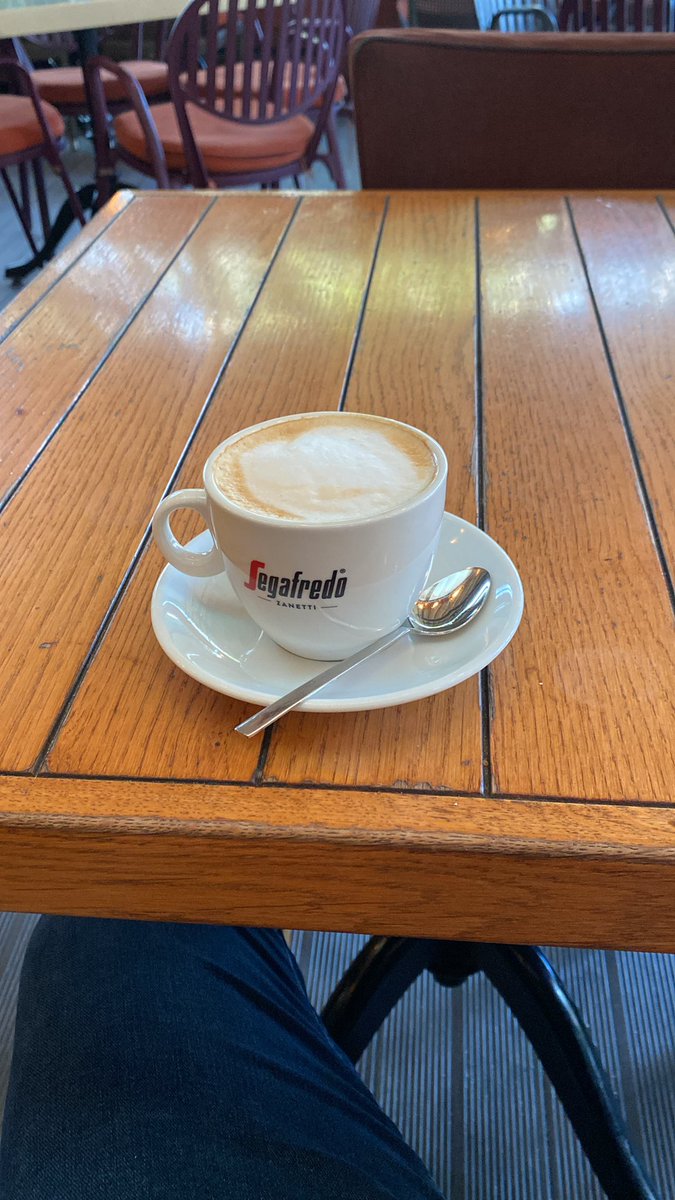 Vize sonuçlanmış sonuca bakmadan önce cafeye geldim kahve söyledim hadi bakalım