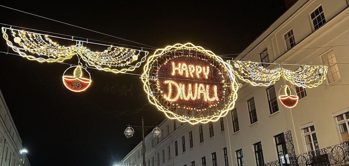 Lovely to see our Diwali crossing return to Royal Leamington Spa, to celebrate the festival of lights. 
#lightingdesign #ledlights #placemaking #diwali