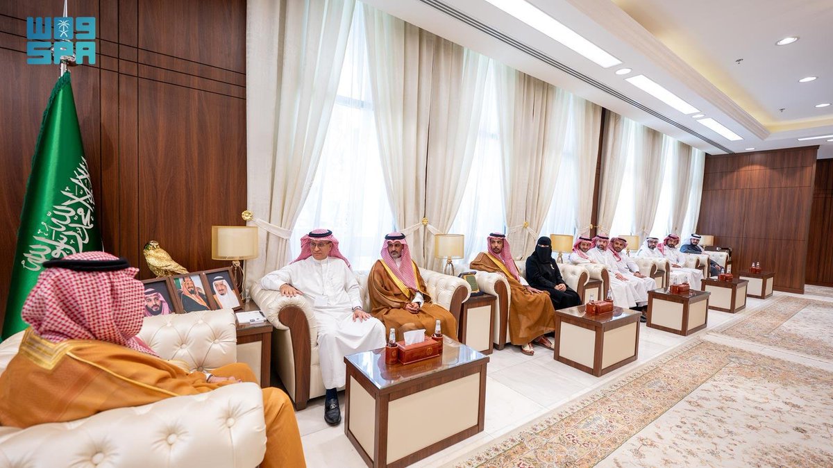 SPAregions's tweet photo. أمير حائل يستقبل فريقًا طبيًّا من مستشفى الملك فيصل التخصصي.
https://t.co/GxfpmUzfn3
#واس https://t.co/PGEsuhWqed