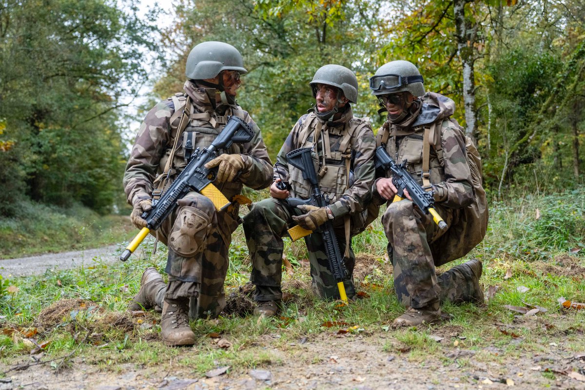 🎯 Premier terrain pour les 91 élèves-officiers polytechniciens qui ont fait le choix de suivre leur formation militaire initiale à Saint-Cyr.
Ils y développeront pendant deux mois leur style de commandement et les rudiments de la tactique militaire.