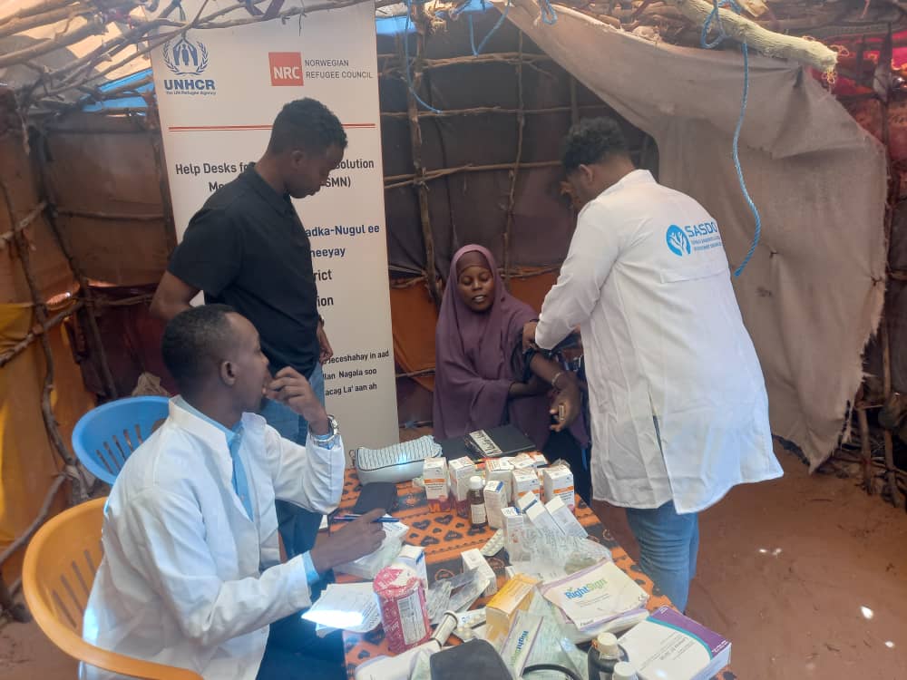 Sasdosom's tweet image. #SASDOSOM Outreach Team delivered essential medicines &amp;amp; health services to IDP camps in Deynile District, supporting vulnerable communities with consultations, meds &amp;amp; hygiene awareness.

#SASDO #HealthcareForAll #Deynile #Somalia @unicefsomalia @UNTMIS_ @UNFPA_SOMALIA @WHOSom