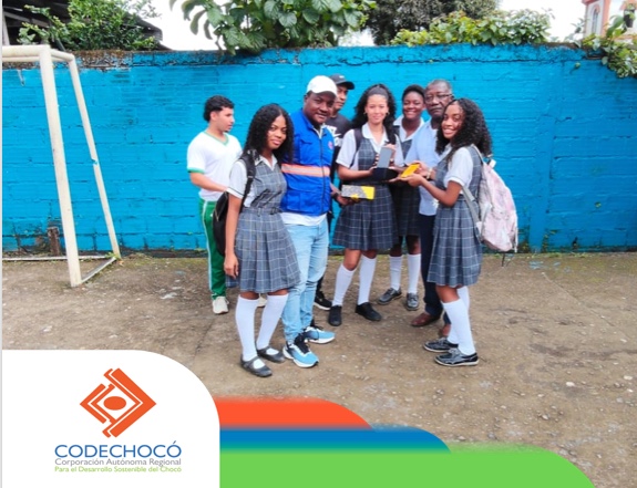 CodechocoCar's tweet image. #Conservación Dando continuidad a las estrategias de monitoreo de la biodiversidad,  donamos un equipo Ullephone al semillero propagulos  de #BahíaSolano para el monitoreo comunitario en el Pacífico.