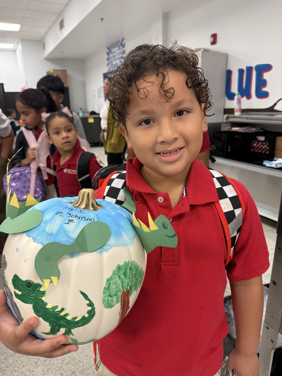VPAA_SWPS's tweet photo. ๐๐ Our Blue Jays brought their favorite stories to life for the Pumpkin Book Character Contest! ๐๐ฆ They turned pumpkins into true works of literary art. ๐โจ Weโre so proud of their creativity and love for reading! #BlueJayPride #PumpkinContest #BookPumpkins #VPAA https://t.co/fvvollPV6j