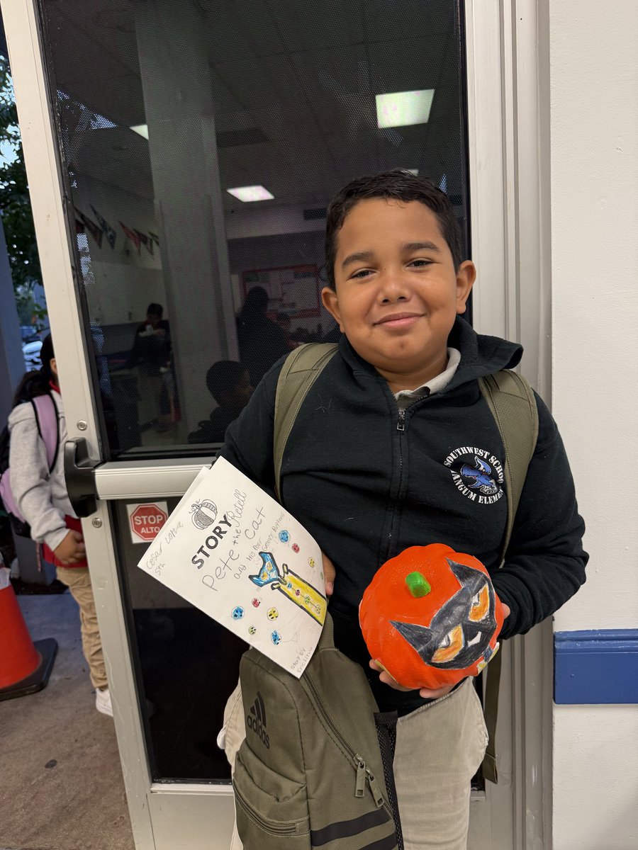 VPAA_SWPS's tweet photo. ๐๐ Our Blue Jays brought their favorite stories to life for the Pumpkin Book Character Contest! ๐๐ฆ They turned pumpkins into true works of literary art. ๐โจ Weโre so proud of their creativity and love for reading! #BlueJayPride #PumpkinContest #BookPumpkins #VPAA https://t.co/fvvollPV6j