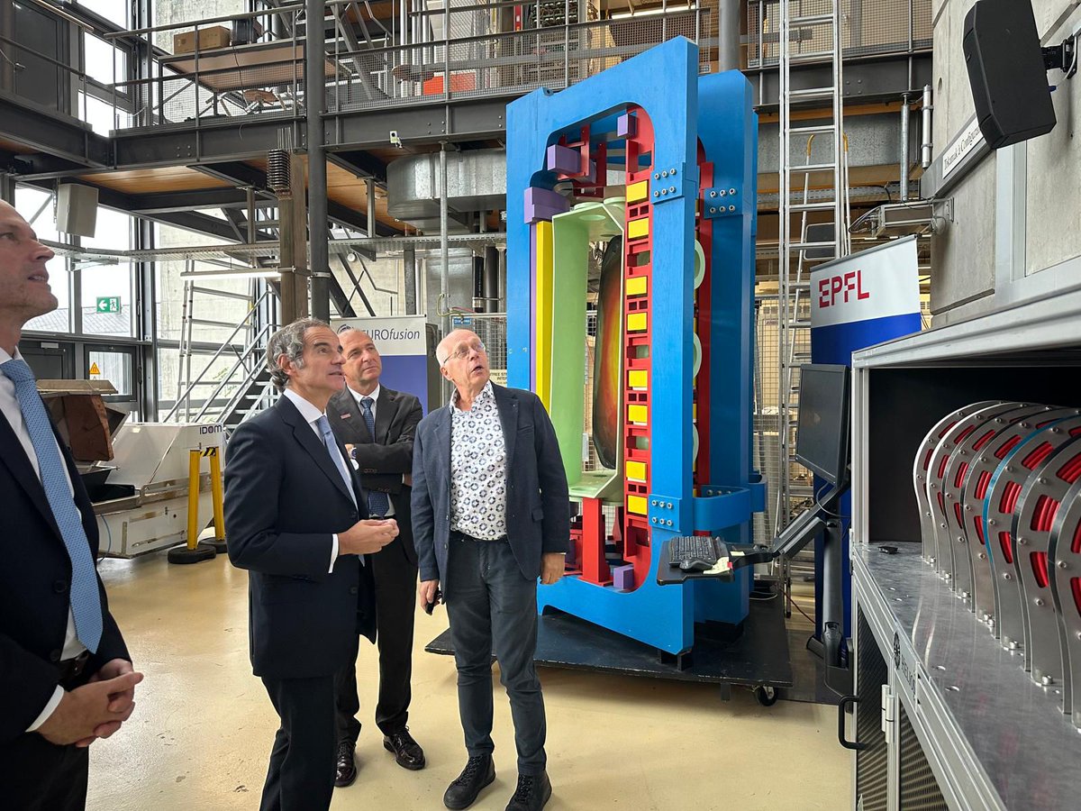 Rafael Mariano Grossi (@rafaelmgrossi) on Twitter photo La Suisse est un véritable pôle d’excellence en science et innovation nucléaires, et l’<a href="/EPFL/">EPFL</a> en est l’un des moteurs.
J’ai visité le Laboratoire de physique des réacteurs et de comportement des systèmes, où des experts étudient le fonctionnement sûr et efficace des réacteurs ; La Suisse est un véritable pôle d’excellence en science et innovation nucléaires, et l’<a href="/EPFL/">EPFL</a> en est l’un des moteurs.
J’ai visité le Laboratoire de physique des réacteurs et de comportement des systèmes, où des experts étudient le fonctionnement sûr et efficace des réacteurs ;