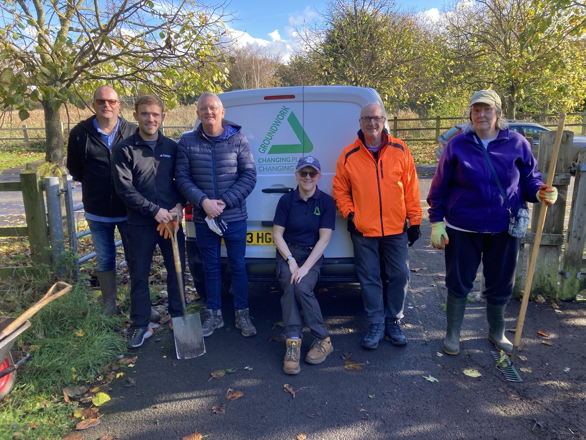 BlackpoolCT's tweet photo. #NorthBlackpoolPondTrail great team of volunteers from  Jenkinsons Office Supplies today. We got loads of brambles bashed 😁 @GroundworkCLM @BpoolCouncil https://t.co/OQ1Wi4gaxa