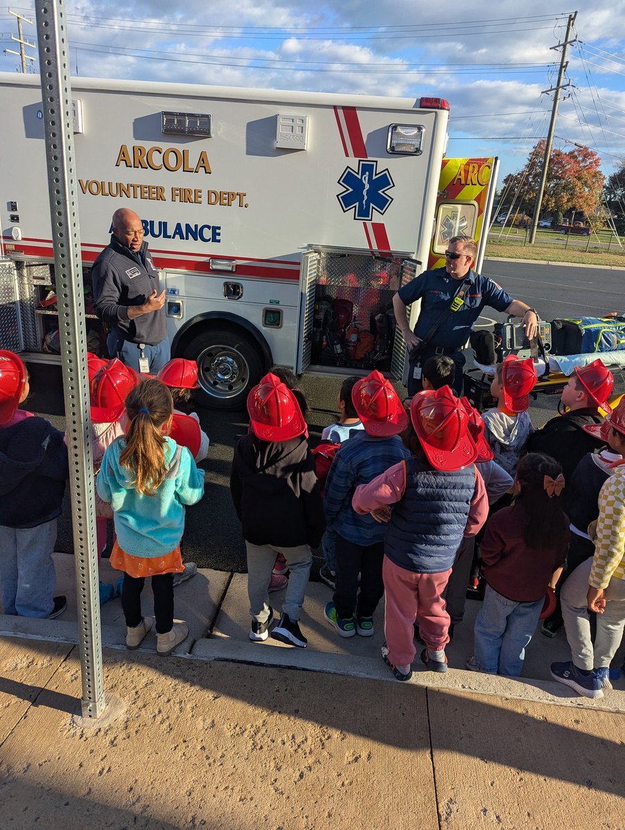 MrsMonarchclass's tweet photo. We had a wonderful visit from our local firefighters as we learned about the important role of community helpers🚒 https://t.co/HnxId64p2f