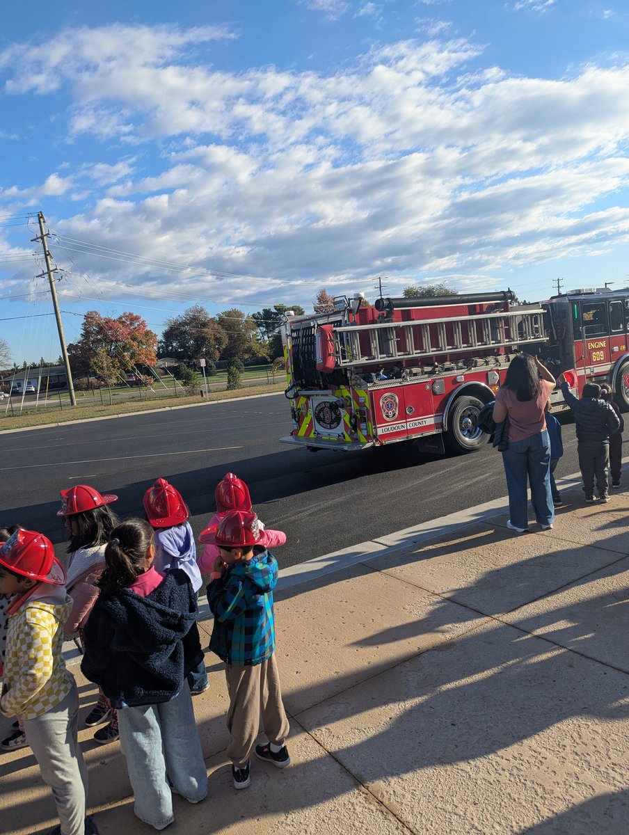 MrsMonarchclass's tweet photo. We had a wonderful visit from our local firefighters as we learned about the important role of community helpers🚒 https://t.co/HnxId64p2f
