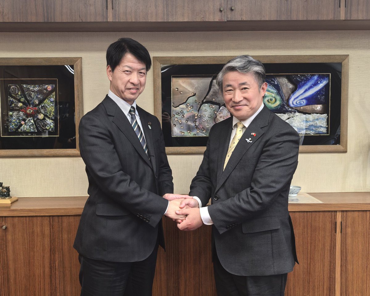 ツイ廃・反日総領事の薛剣が表敬訪問した先は以下の通り
・横山英幸（大阪市長）
・永藤英機（堺市長）
・野田義和（東大阪市長）
・伏見隆（枚方市長）

いずれも維新所属の首長ですよ。