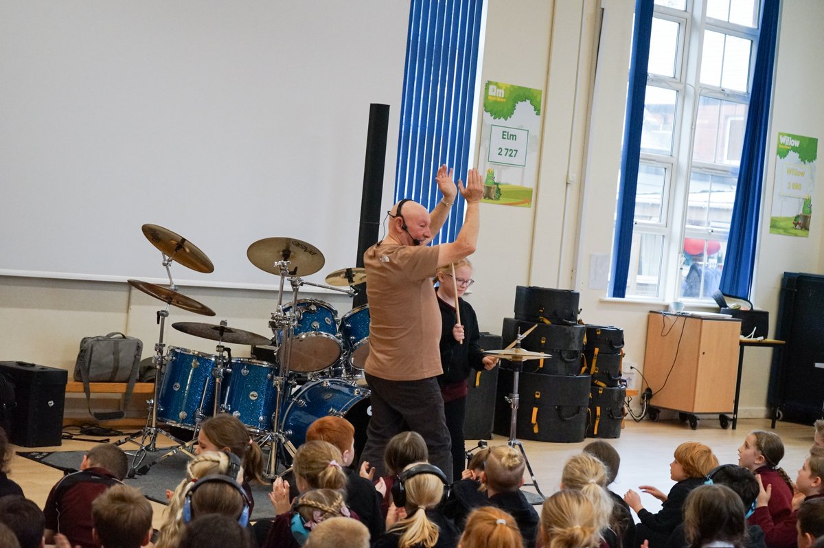 Last week we welcomed Jeff Rich, world-famous drummer from Status Quo, to our school for a drum and percussion masterclass. It was a hands-on experience with plenty of opportunities to play. Everyone had great fun, especially listening to Jeff’s incredible improv on the drumkit!