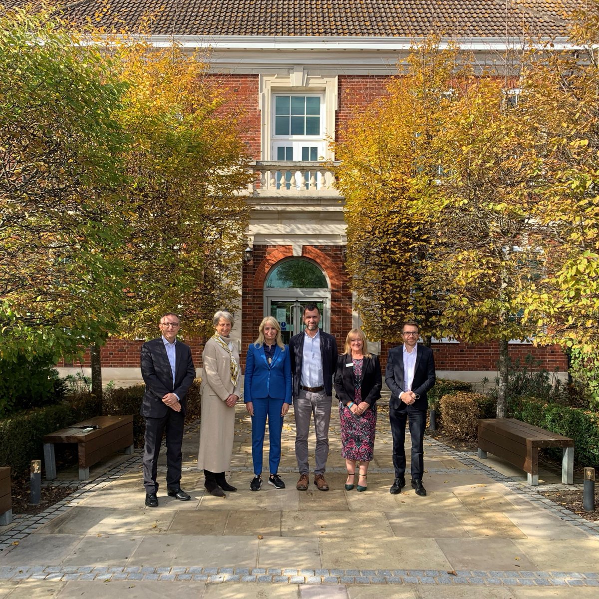 APHAgovuk's tweet image. 🎉 Today we&apos;re celebrating the UK achieving #BSE negligible risk status from @WOAH — a major milestone nearly 40 years after APHA first identified it. Huge thanks to APHA &amp;amp; @DefraGovUK colleagues for their dedication.

Learn more: aphascience.blog.gov.uk/2025/10/22/bse…
#APHAscience