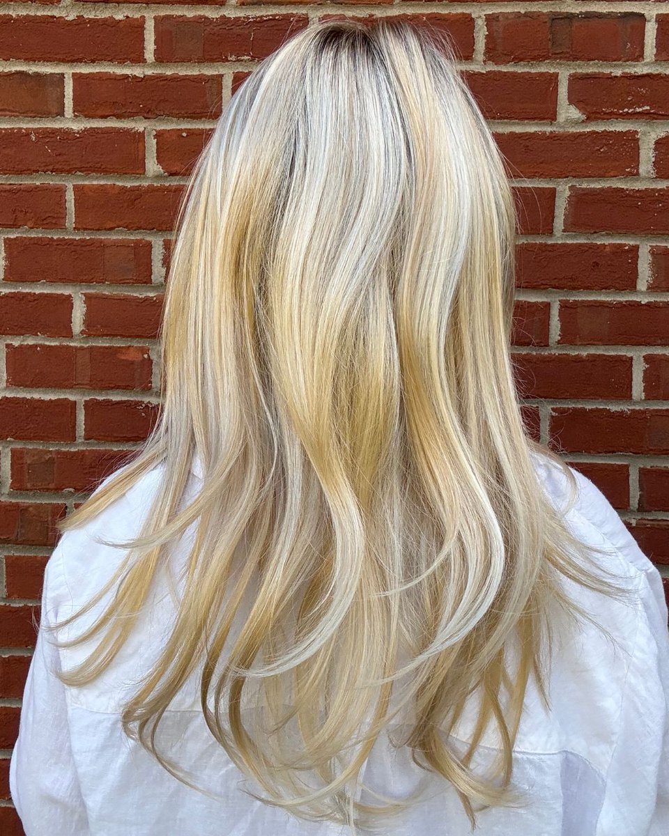 pattispearls's tweet image. The stunning, long-layered Aria by @jonrenau in Laguna Blonde FS24/102S12 ☀️😎

Shop it here: wigsbypattispearls.com/products/aria-…

#wigsbypattispearls #thinhairsolutions #tryon #alternativehair #hairlosssolutions #hairconfidence #jonrenau