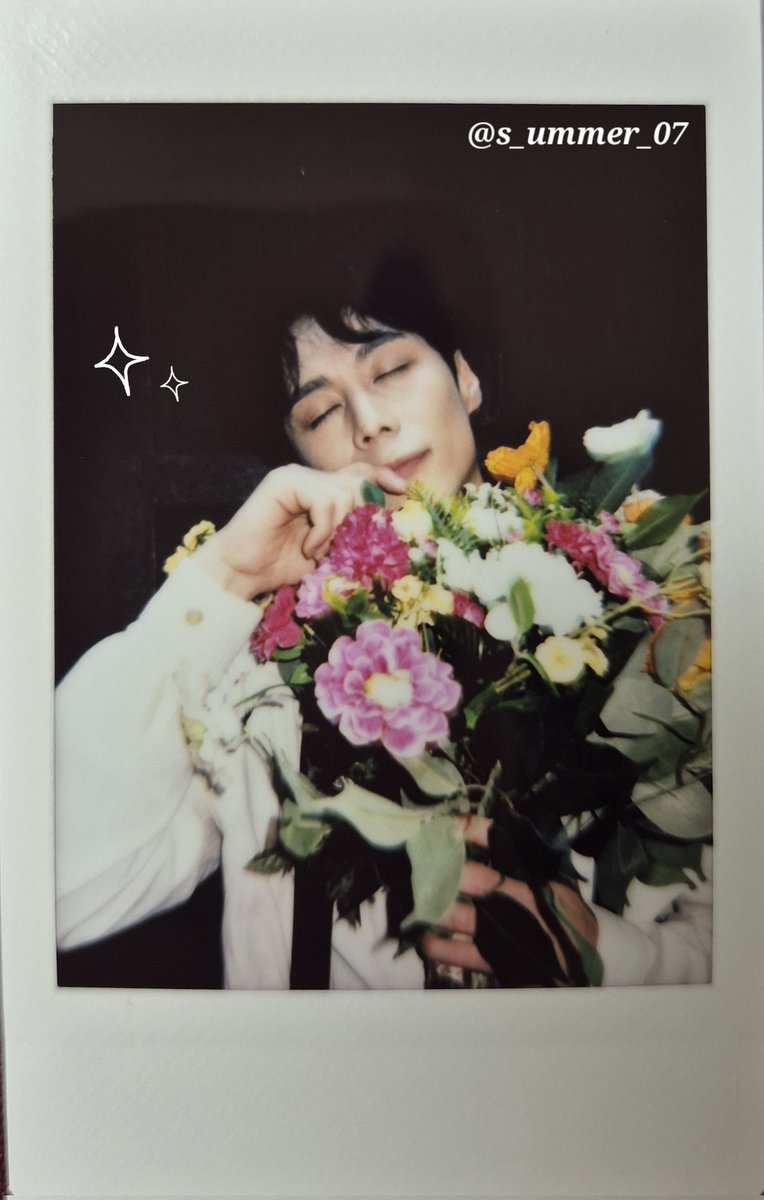 #이_마법같은_폴라
#폴라_졸라_반짝거리지_않냐
#우리_인생도_끝내주는_폴라이면_좋겠어
#고마워_폴라라는_거_알게_해줘서
#얘네집엔_미쳐버린_폴라중독자

시간이 흘러도 변하지 않는 건 낡은 극장과 우리만의 작은 연극