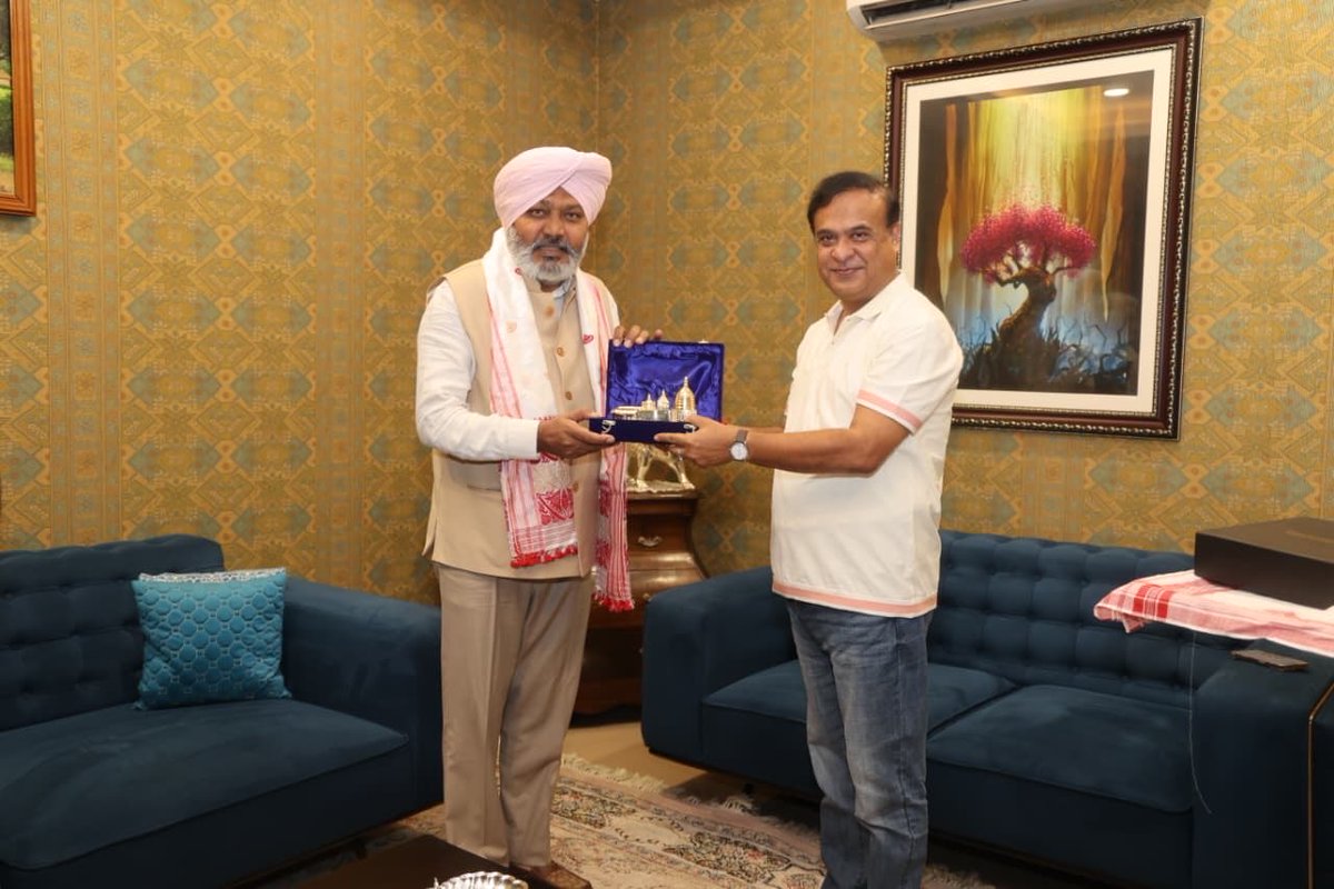 HarpalCheemaMLA's tweet image. Met with Hon’ble CM of Assam Sh. @HimantaBiswa Ji and extended an invite for the state event commemorating the 350th Martyrdom Day of Sri Guru Tegh Bahadur Ji. Grateful for his warm hospitality at his residence and look forward to his gracious presence at the event.@AAPPunjab…