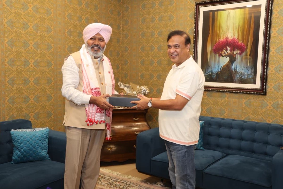 HarpalCheemaMLA's tweet image. Met with Hon’ble CM of Assam Sh. @HimantaBiswa Ji and extended an invite for the state event commemorating the 350th Martyrdom Day of Sri Guru Tegh Bahadur Ji. Grateful for his warm hospitality at his residence and look forward to his gracious presence at the event.@AAPPunjab…