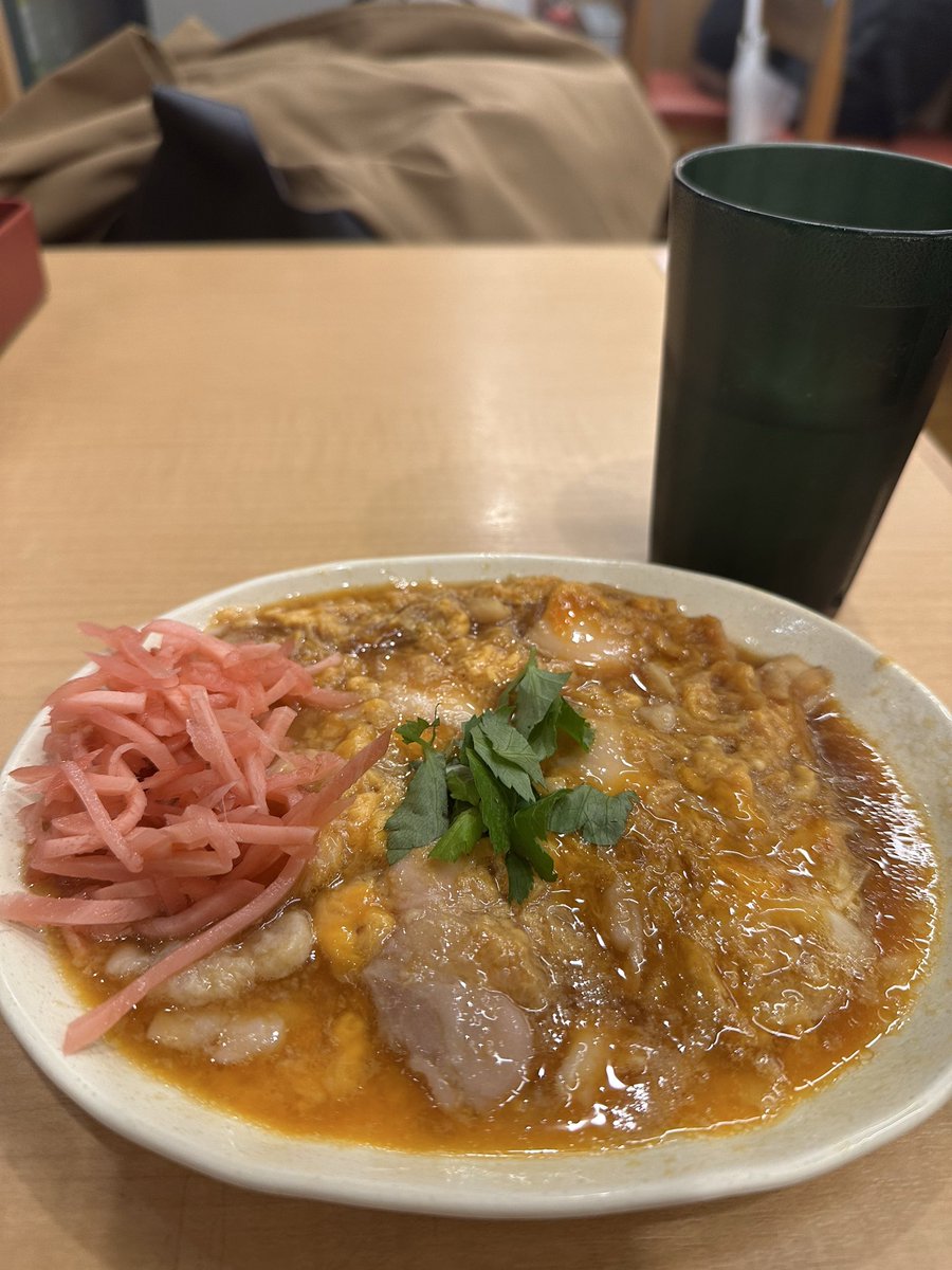 仕事強制終了して、なか卯で親子丼のアタマ食べてます。