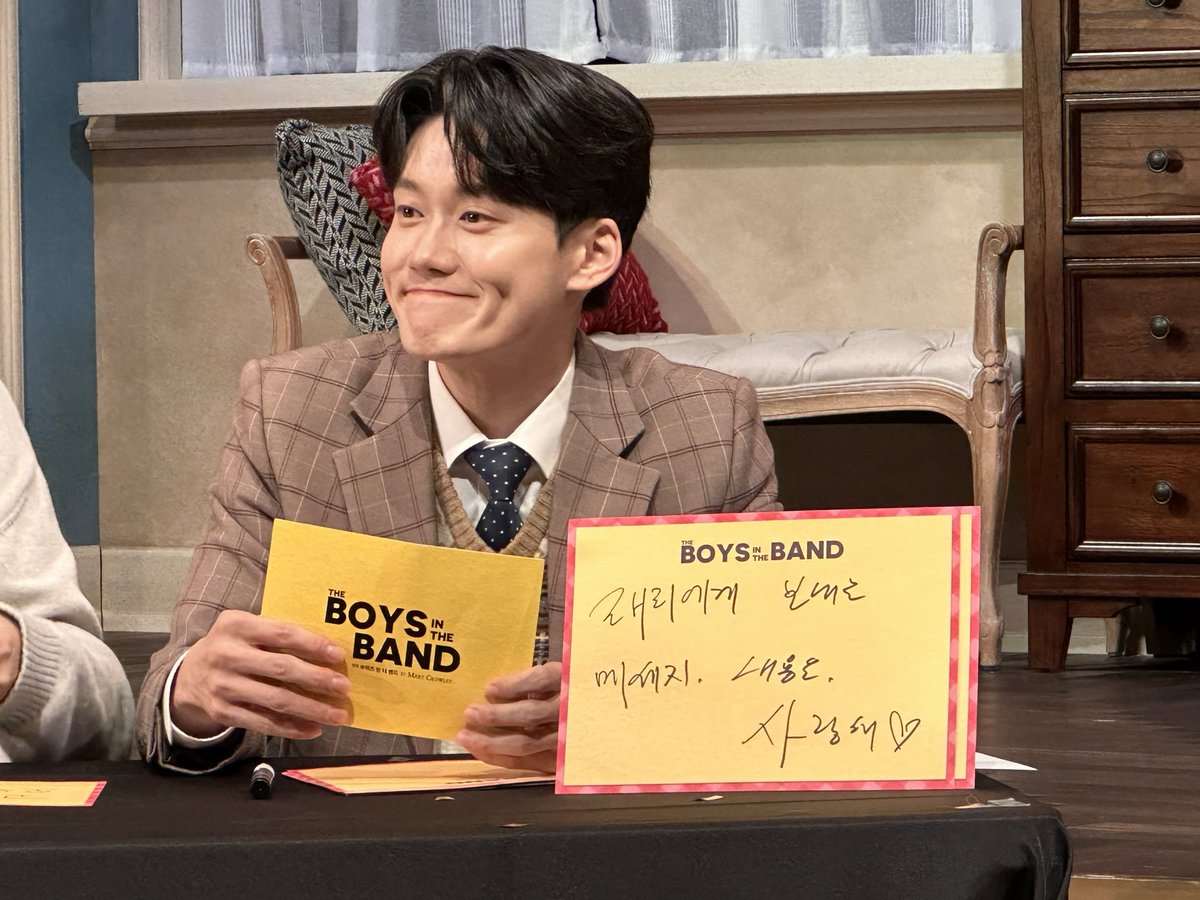 #절대싸인지를보지마(새요)
🥹