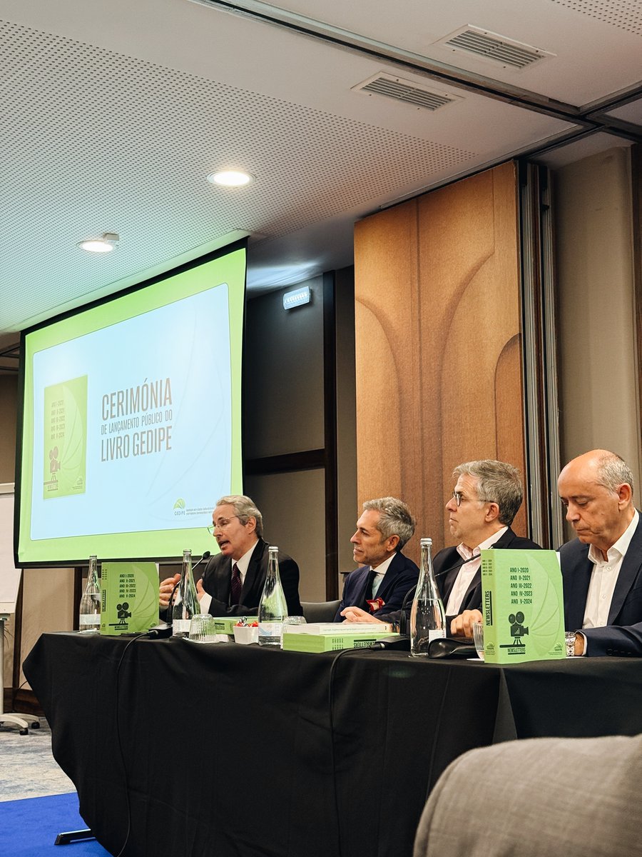 Foi apresentado ontem o livro das Newsletters GEDIPE – Anos I a V (2020-2024), com autoria e coordenação de António Paulo Santos e Victor Castro Rosa.

#APIT #APITV #GEDIPE #Newsletters #DireitosDeAutor #audiovisual #independentproducers