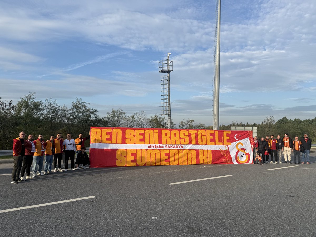 HERKES GİDER BİZ KALIRIZ 
BİZ GALATASARAYLIYIZ… 

Ali Sami Yen Yolundayız. 

<a href="/uAYurtici/">ultrAslan Yurtiçi</a>