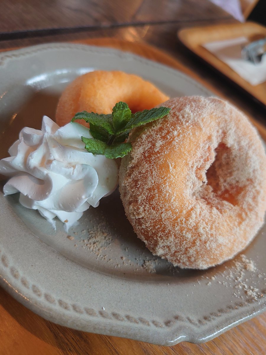 今日、大きな用事がひとつ終わりまして
明日からまた歩いていくためにも

とりあえず、

甘いものを食べたいし飲みたい、、、