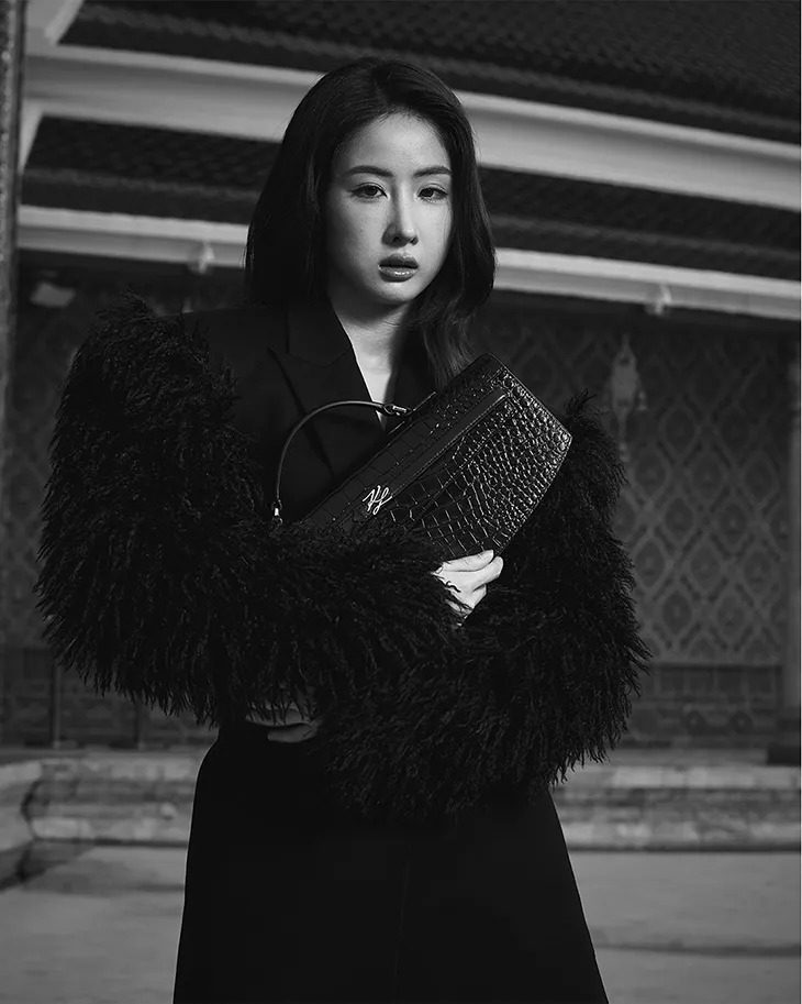 Yoko Apasara Models Karl Lagerfeld Fall Winter 2025 Looks - See more here: designscene.net/2025/10/yoko-a…

Fashion house #KarlLagerfeld reveals its Fall Winter 2025 campaign for Thailand featuring #YokoApasra. The actress and model wears a selection of looks from the Karl Studio line,