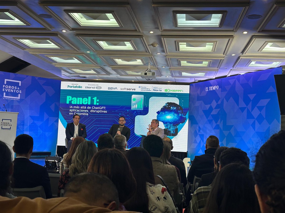 🤖 En C.C.Bima nos movemos al ritmo del futuro.
Estuvimos en la #CumbreIA invitados por Portafolio y <a href="/BogotaET/">EL TIEMPO Bogotá</a> , conociendo cómo la legislación y la industria están construyendo el camino de la inteligencia artificial.
#Innovación #IA #CentroComercialBima