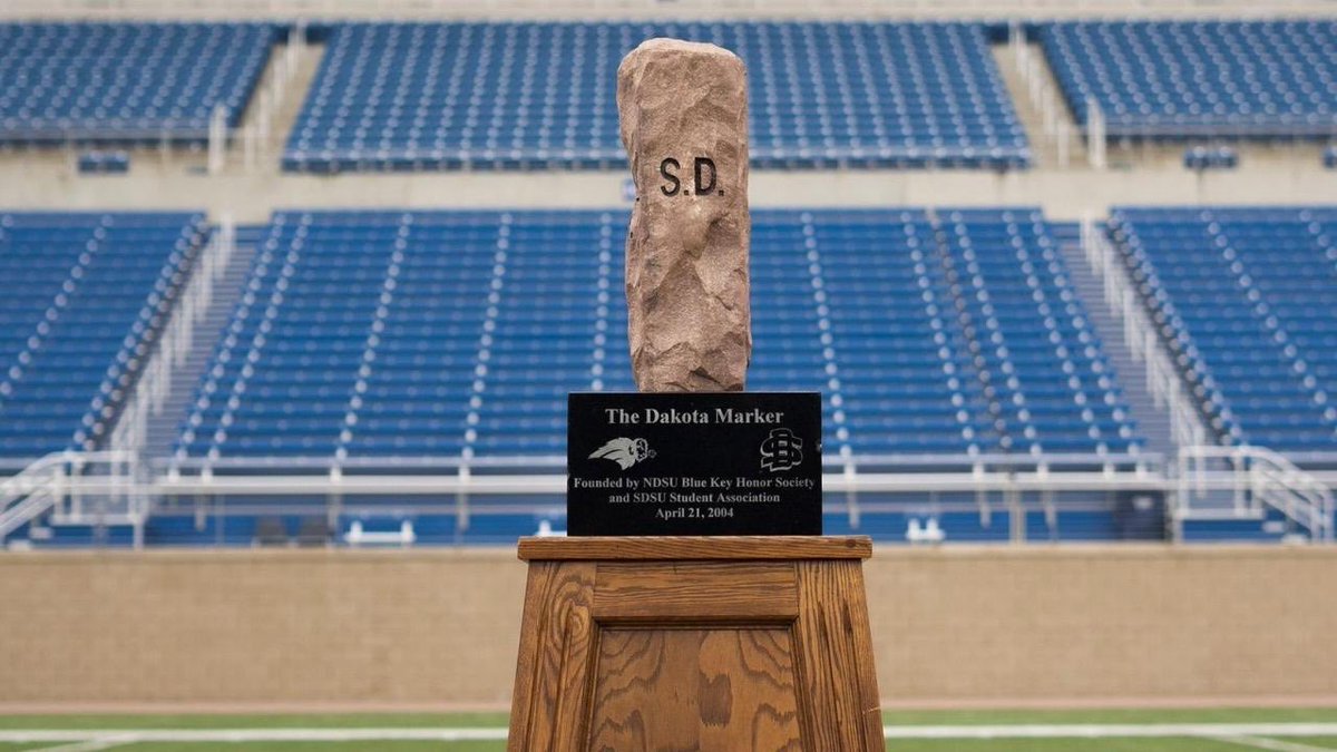 Ballknowball's tweet image. 4 FCS Games to watch 👀🏈
#1 NDSU Vs #2 SDSU 
#1 NDSU Vs #2 SDSU
#1 NDSU Vs #2 SDSU
#1 NDSU Vs #2 SDSU
Honorable mention
#1 NDSU Vs #2 SDSU 
#FCS #MVC