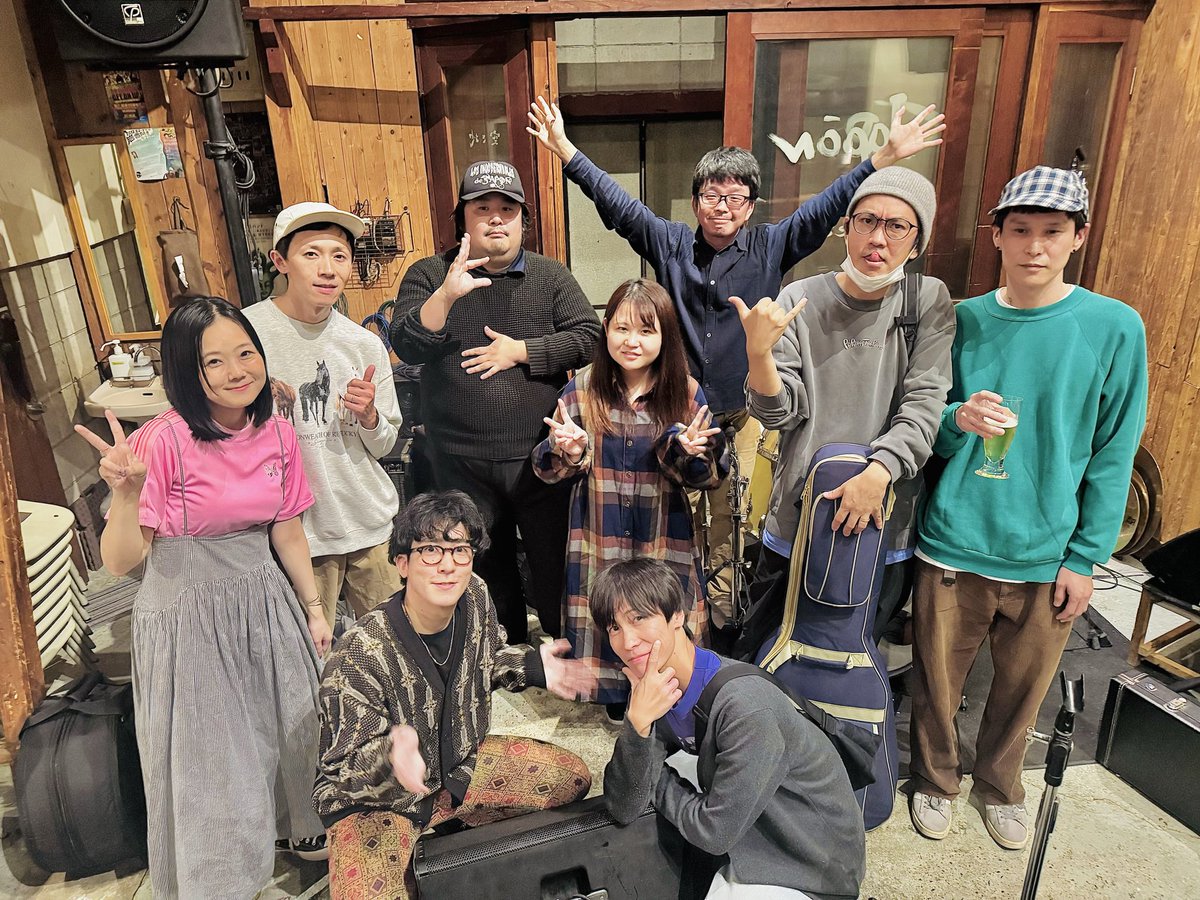 フクラ本舗 (@puusen) on Twitter photo 久しぶりに観るソファーズ良すぎたし、3人あしかけも大所帯では出せない良さが輝いてたし、僕らも緊張しながらも楽しく演奏出来ました!!お呼び下さったモモジさんハポンの皆様、対バンの皆様、お越し下さった皆様、ありがとうございました!! 久しぶりに観るソファーズ良すぎたし、3人あしかけも大所帯では出せない良さが輝いてたし、僕らも緊張しながらも楽しく演奏出来ました!!お呼び下さったモモジさんハポンの皆様、対バンの皆様、お越し下さった皆様、ありがとうございました!!