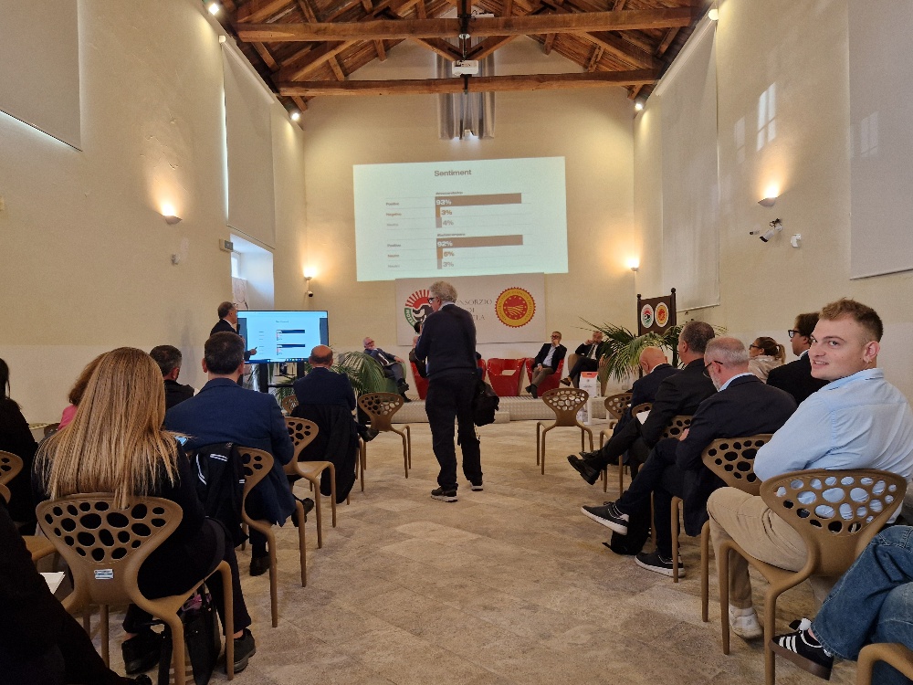 La mozzarella di bufala campana Dop è considerata il cibo romantico per eccellenza dai consumatori europei, capace di renderli felici al primo morso, e la sua audience digitale raggiunge 37 milioni di utenti.

È quanto emerge dalle ricerche di Nomisma e Arcadia, che abbiamo