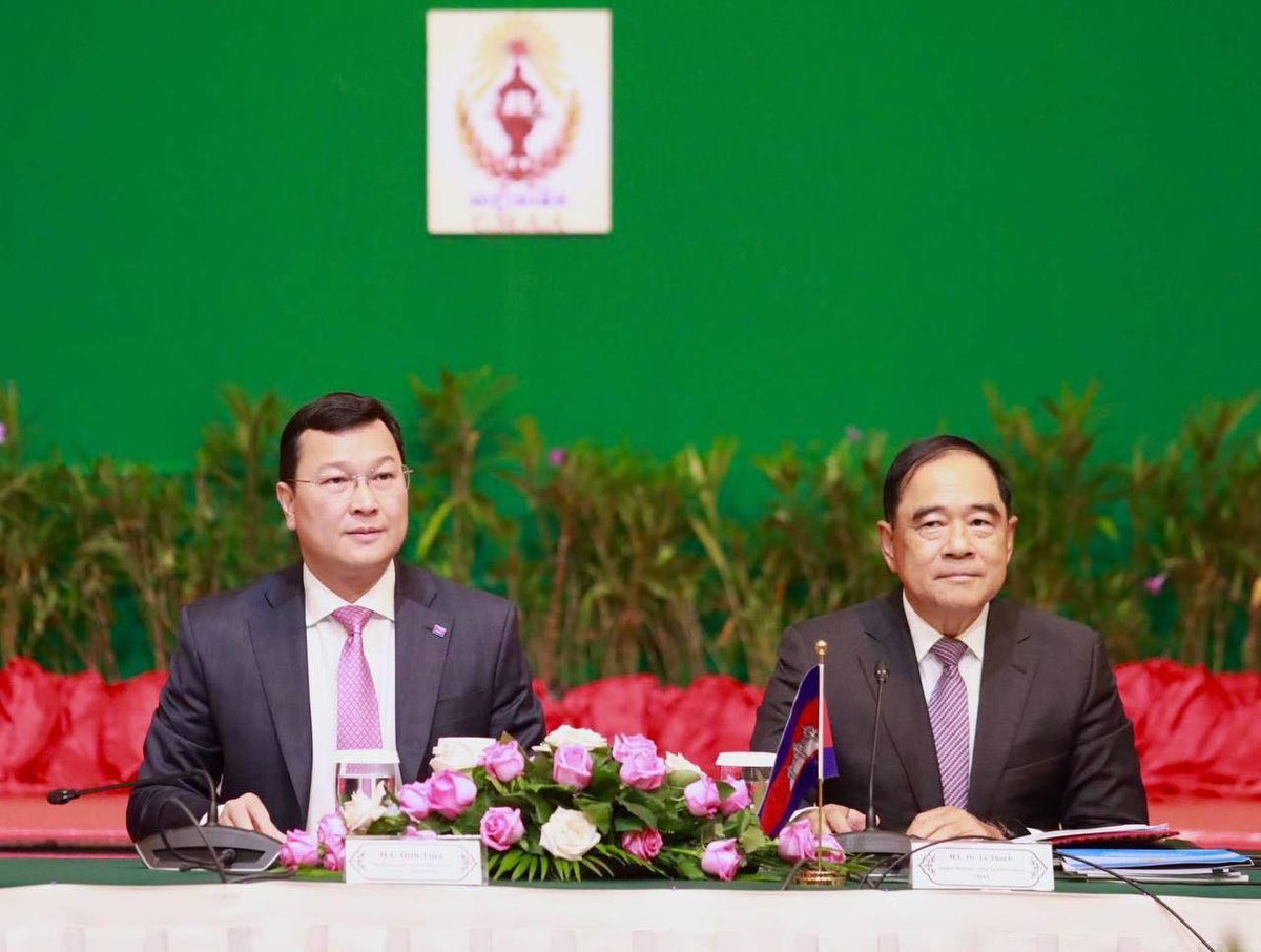 UNDPCambodia's tweet photo. Last week, the Cambodian Mine Action and Victim Assistance Authority &amp; @UNDP co-led the 2025 Technical Working Group on Mine Action, underscoring the vital role of collective action, long-term partnerships, and private sector engagement in achieving a mine-free 🇰🇭 by 2030. https://t.co/VghaW5GK93
