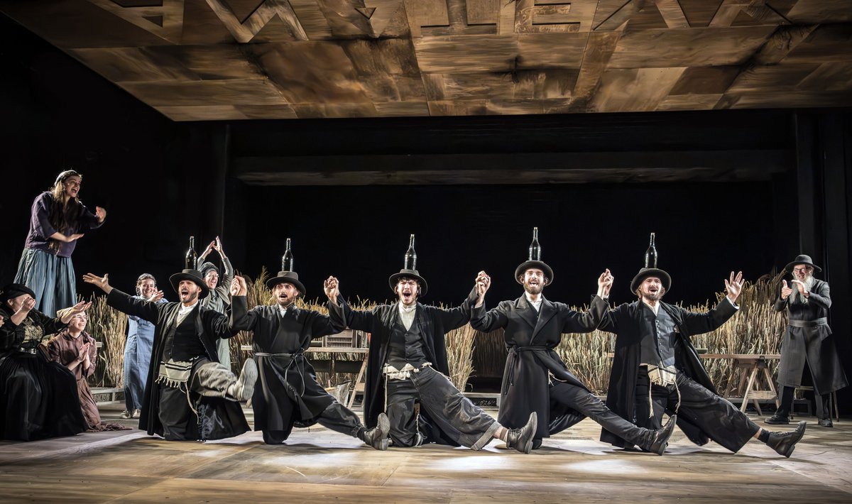 ChronicleEditor's tweet image. Celebrated songs, dazzling dance and powerful performances result in a memorable revival of Fiddler on the Roof at the @PalaceAndOpera  in Manchester until November 1. Review here: cheshire-live.co.uk/whats-on/revie…